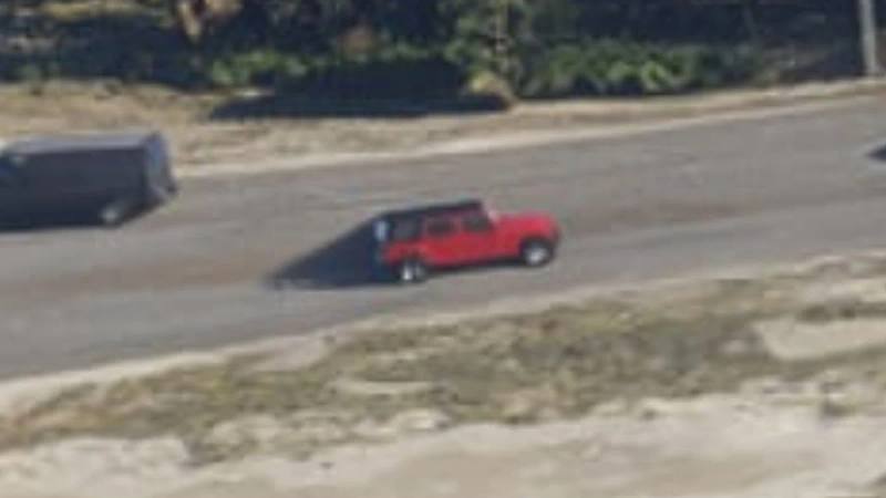 Canis Mesa, un SUV blanc robuste sur une route de Leonida.