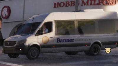 Un fourgon Benefactor du Banner Hotel & Spa vu de face dans GTA 6