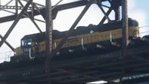 Un long train de marchandises traversant un pont dans l'État de Leonida.