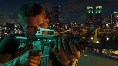 Jason Duval tenant un Duke 556 sur le toit d’un bâtiment de Vice City dans GTA 6