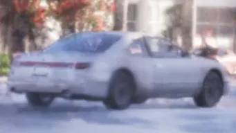 Arrière d'un coupé inspiré de la Lincoln Mark VIII aperçu dans le trailer de GTA 6.