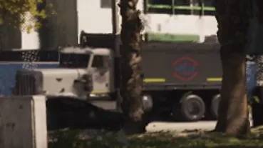 Un camion châssis-cabine Phantom de JoBuilt, potentiellement une version benne ou plateau
