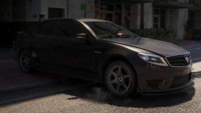 Une Benefactor Schafter de deuxième génération, une berline de luxe, vue dans GTA 6.