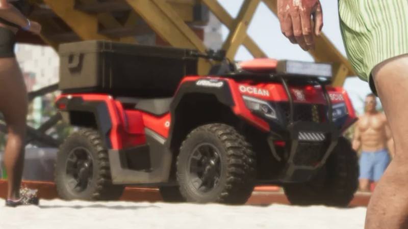 Un Dinka Verus (sauveteur) rouge avec les inscriptions "OCEAN RESCUE" et "LIFEGUARD" sur une plage de Vice Beach.